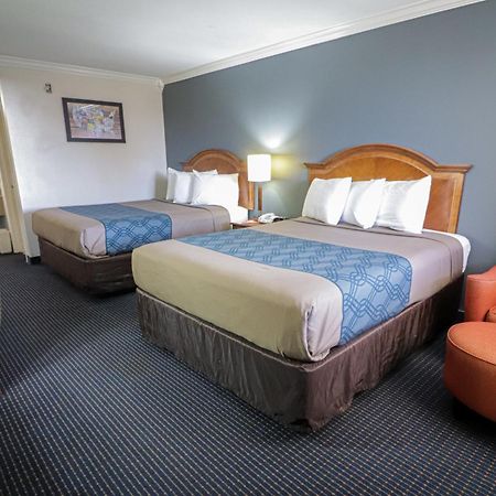 University Inn & Suites San Antonio Exterior photo