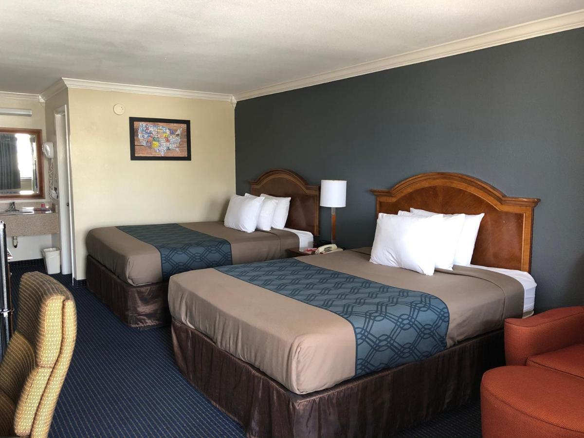 University Inn & Suites San Antonio Exterior photo