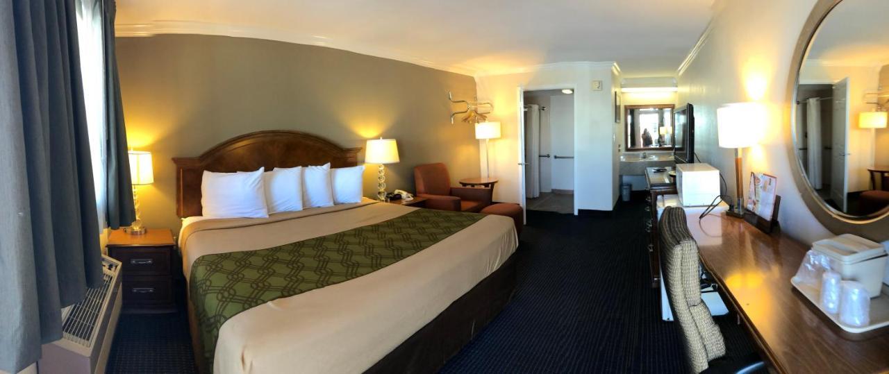 University Inn & Suites San Antonio Exterior photo