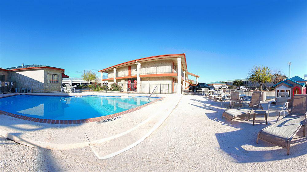 University Inn & Suites San Antonio Exterior photo