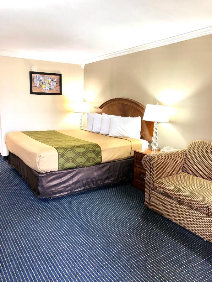 University Inn & Suites San Antonio Exterior photo